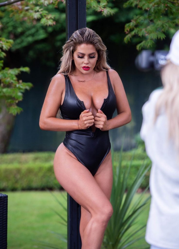 UK Reality TV Star Bianca Gascoigne Displaying Her Shapely Breasts gallery, pic 10