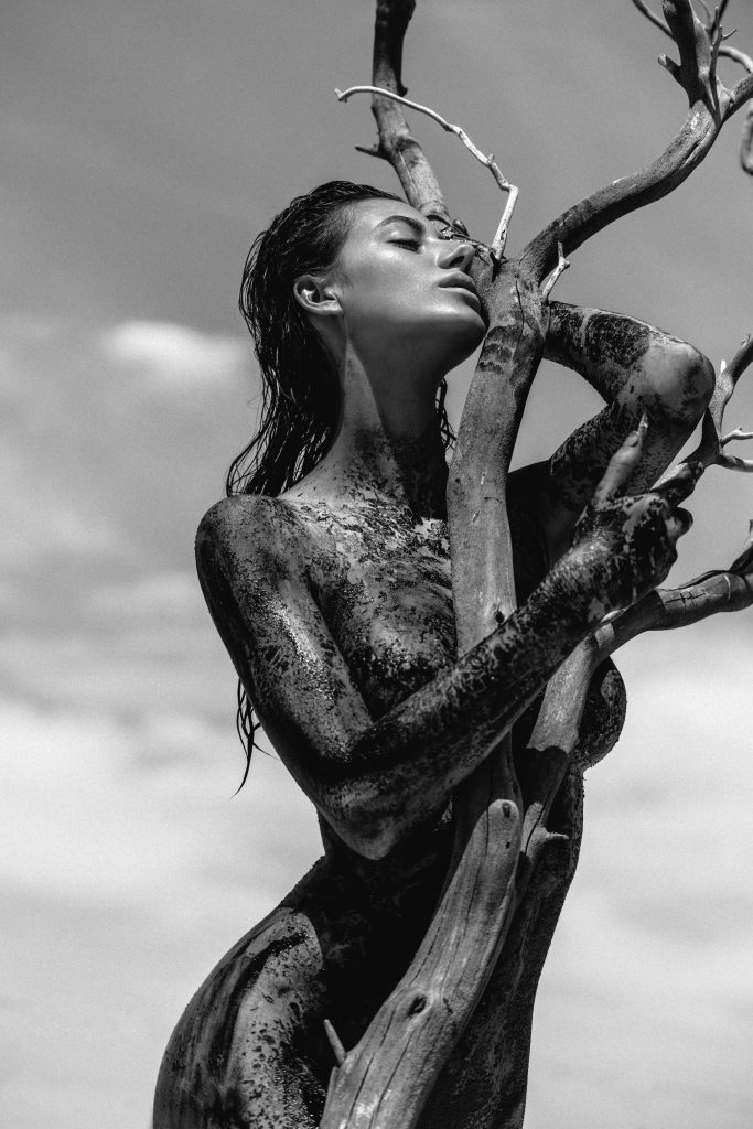 100% Nude Alejandra Guilmant Shows Off in a Pretentious Photoshoot gallery, pic 2