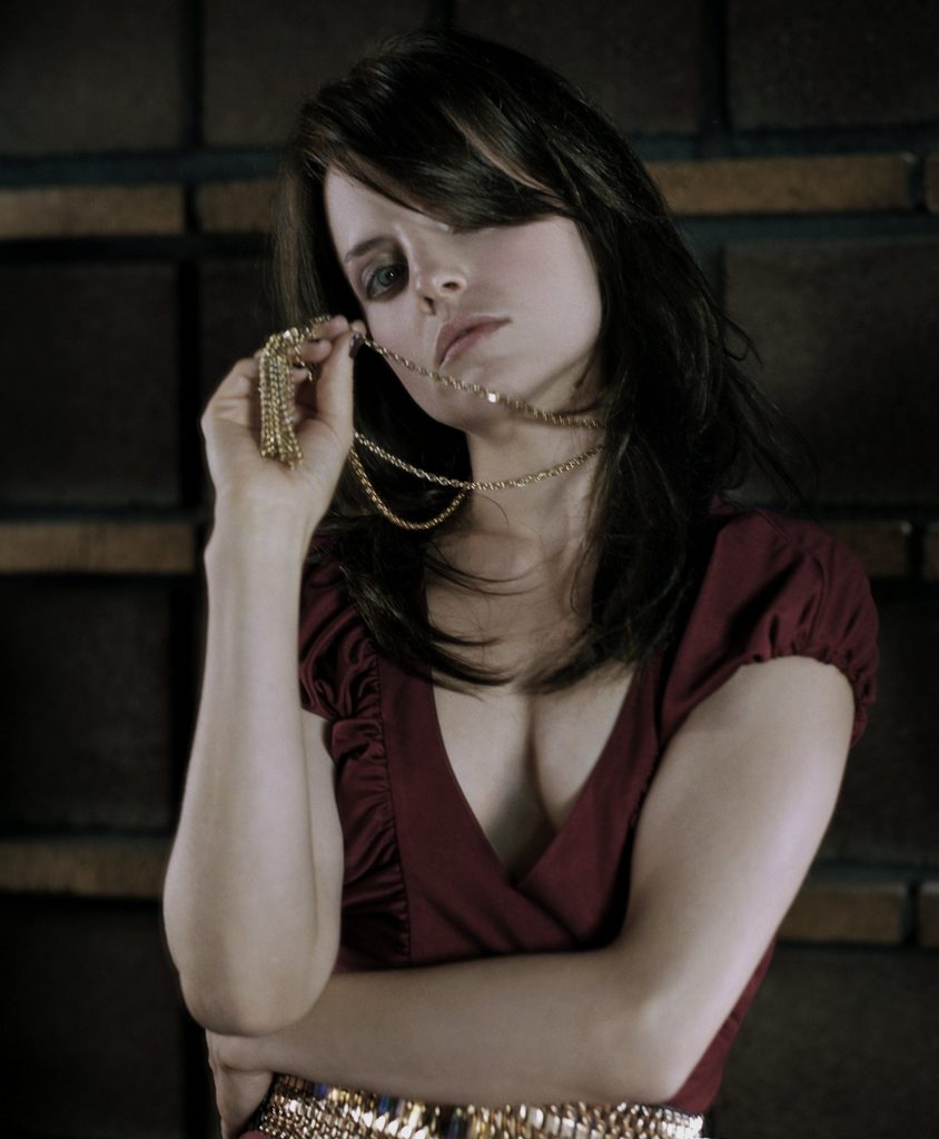 Graceful Brunette Mena Suvari Showing Her Cleavage for the Camera gallery, pic 18
