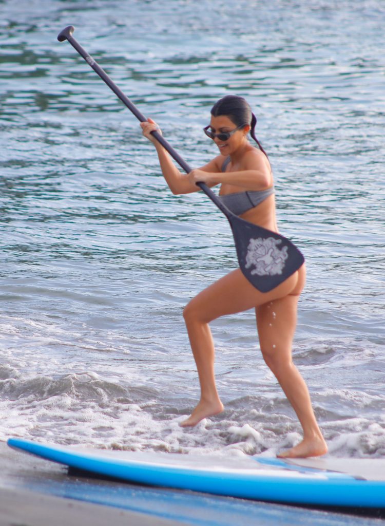 Thick Reality TV Star Kourtney Kardashian Showing Her Body in Various Swimsuits gallery, pic 12