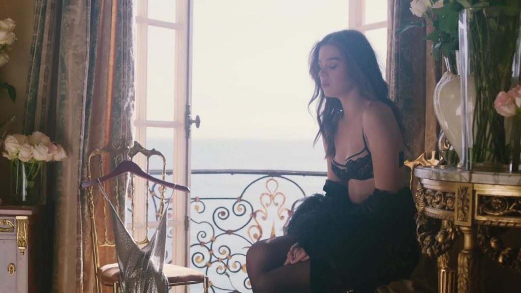 Seductive Hailee Steinfeld Looks Pretty Seductive in Her Lingerie gallery, pic 8