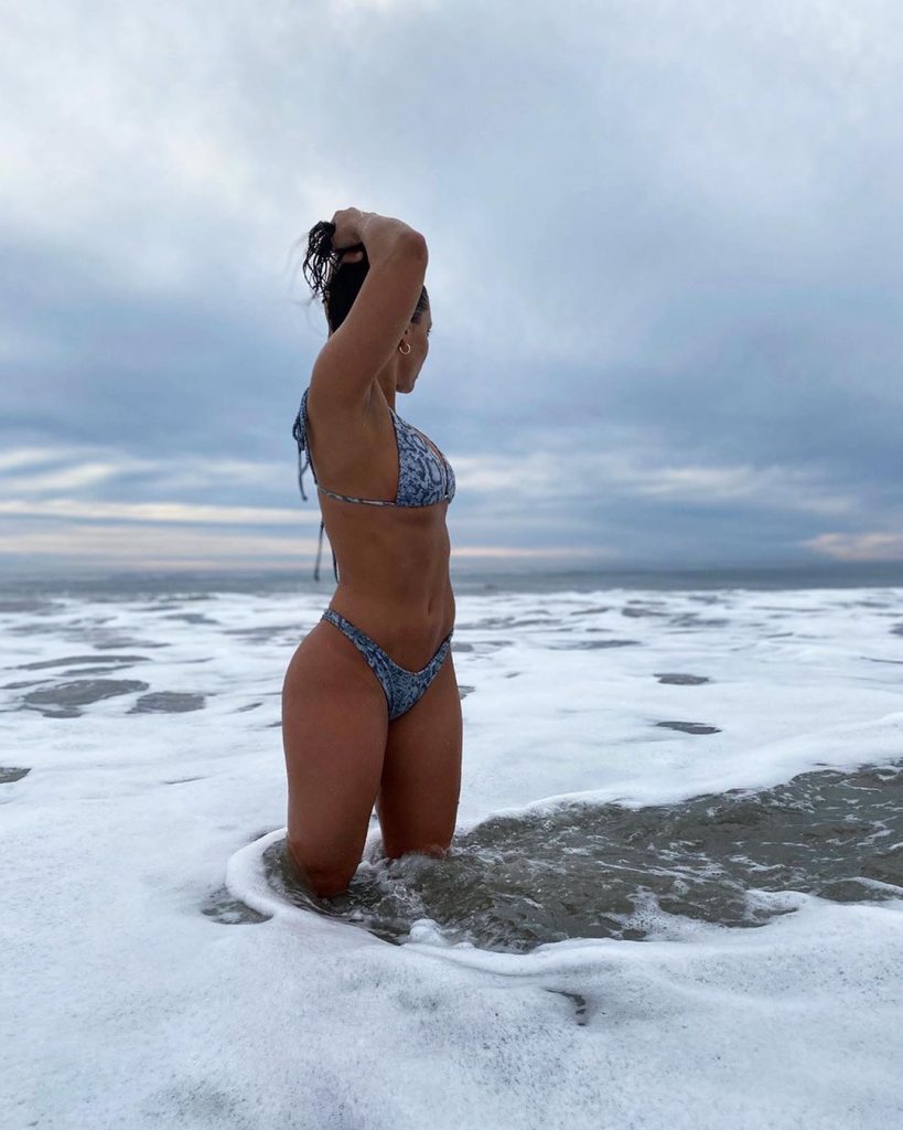 Fun-Loving Brunette Jade Chynoweth Flashing Her Ass in a Thong Bikini gallery, pic 2