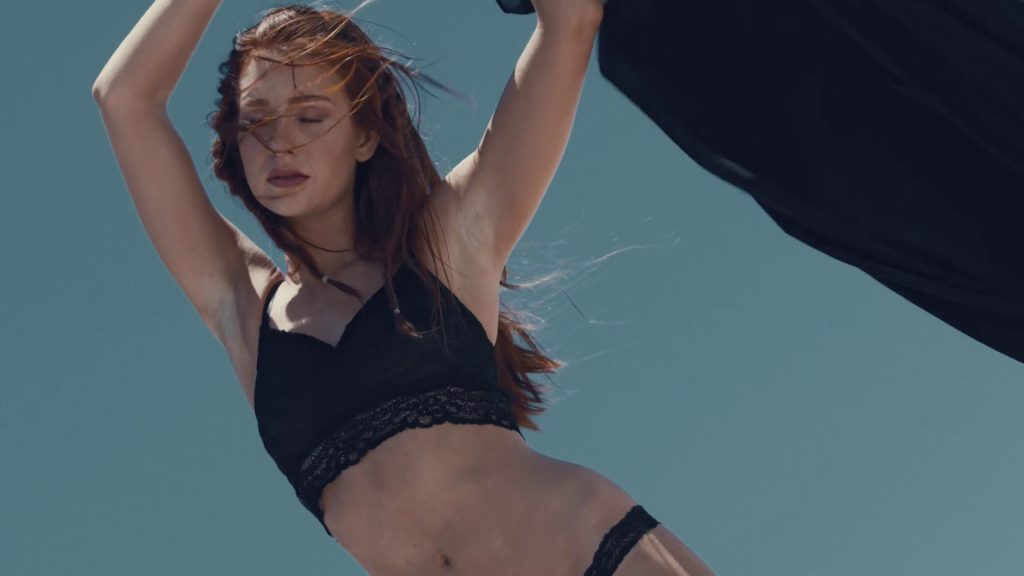 Stunning Redhead Marina Ruy Barbosa Roams the Desert, Looks Hot AF gallery, pic 4