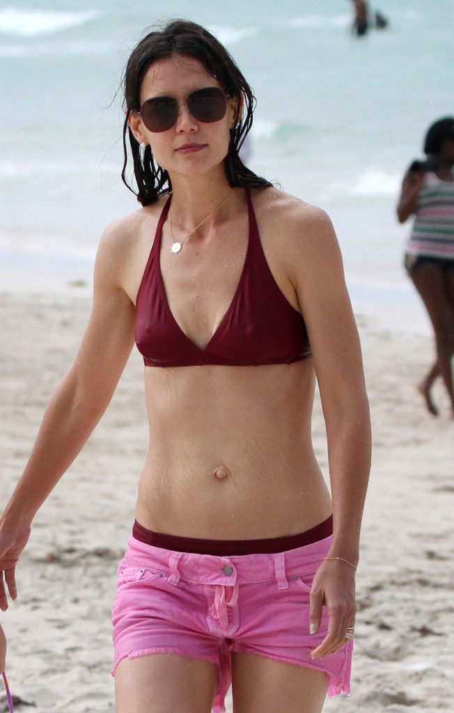 Smoldering Celebrity Katie Holmes Shows Her Tight Body in Swimwear gallery, pic 12