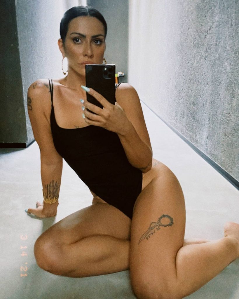 Edgy Kim Kardashian Wannabe Cleo Pires Shows Her Nude Ass and More gallery, pic 24