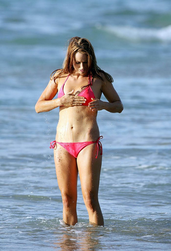 Bodacious Amanda Beard Showing Her Enviable Body in a Sexy Bikini gallery, pic 20