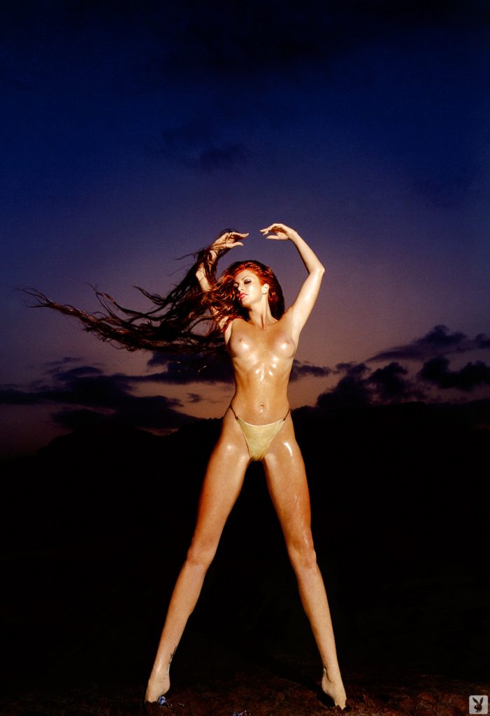 Redheaded Angie Everhart Showing Her Well-Oiled Ass and Toned Legs gallery, pic 4