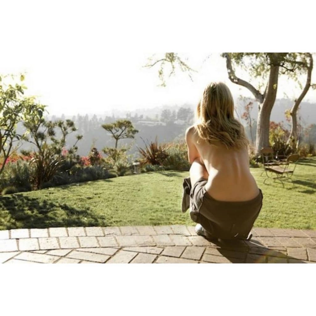 Sunny Day with Anna Torv: Blonde Beauty Goes Topless Outdoors and More gallery, pic 8