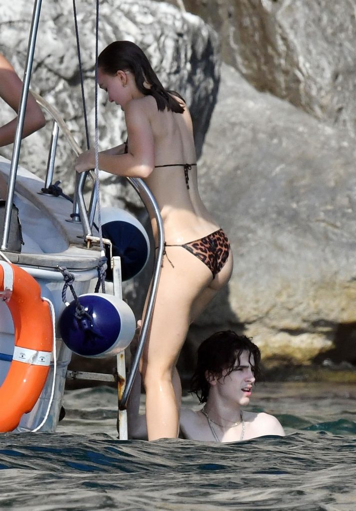 Hollywood Royalty Lily-Rose Depp Displaying Her Skinny Ass in a Swimsuit gallery, pic 8