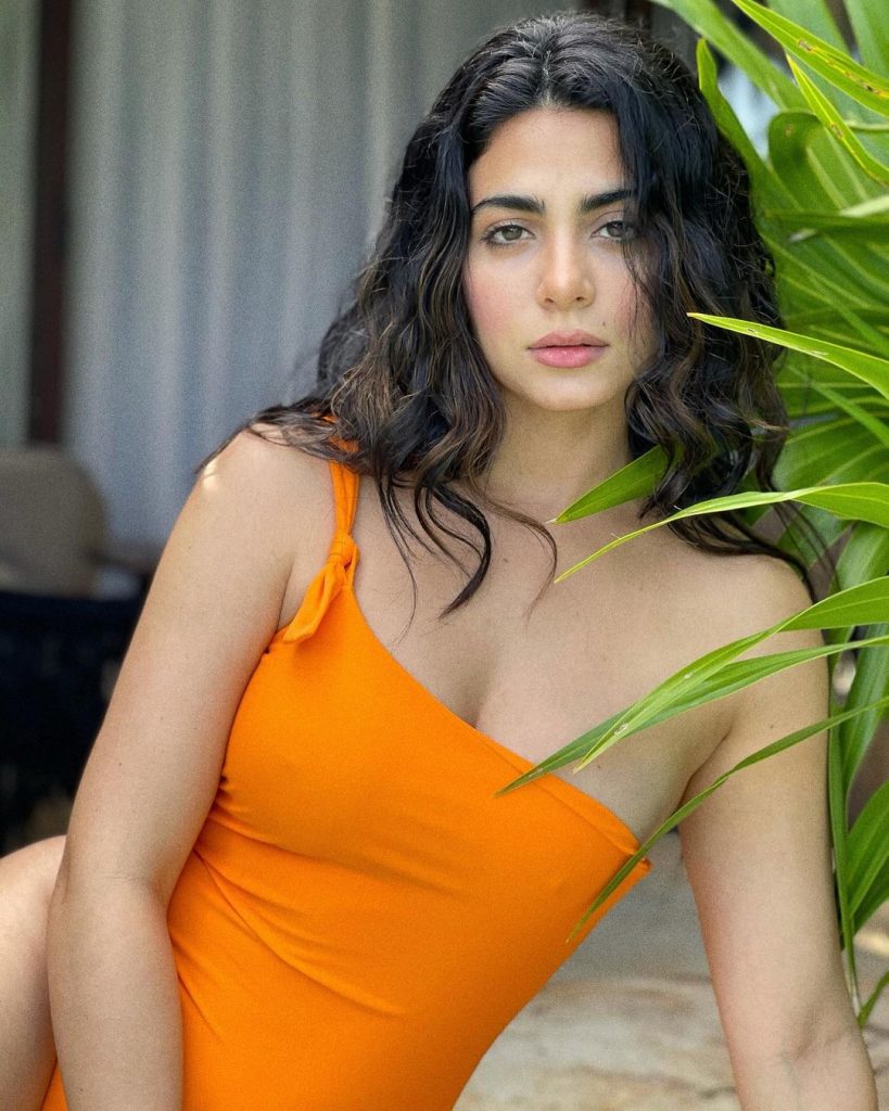 Ethnic Beauty Emeraude Toubia Shows Her Bikini Body and Poses Half-Naked gallery, pic 32