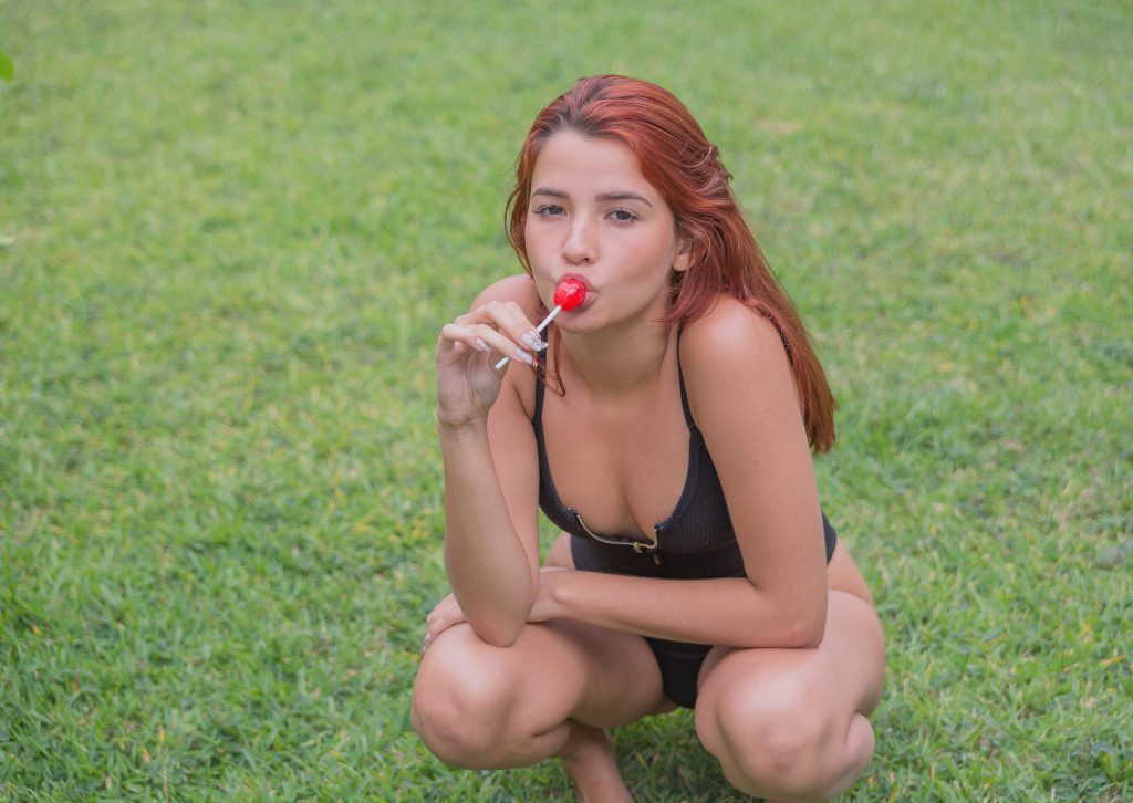 Latin Seductress Agatha Vega Shoves a Lollipop in Her Greedy Cooch gallery, pic 4