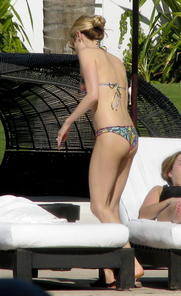 Slim Blonde Kristin Cavallari Shows Her Juicy Ass in a Colorful Swimsuit gallery, pic 34
