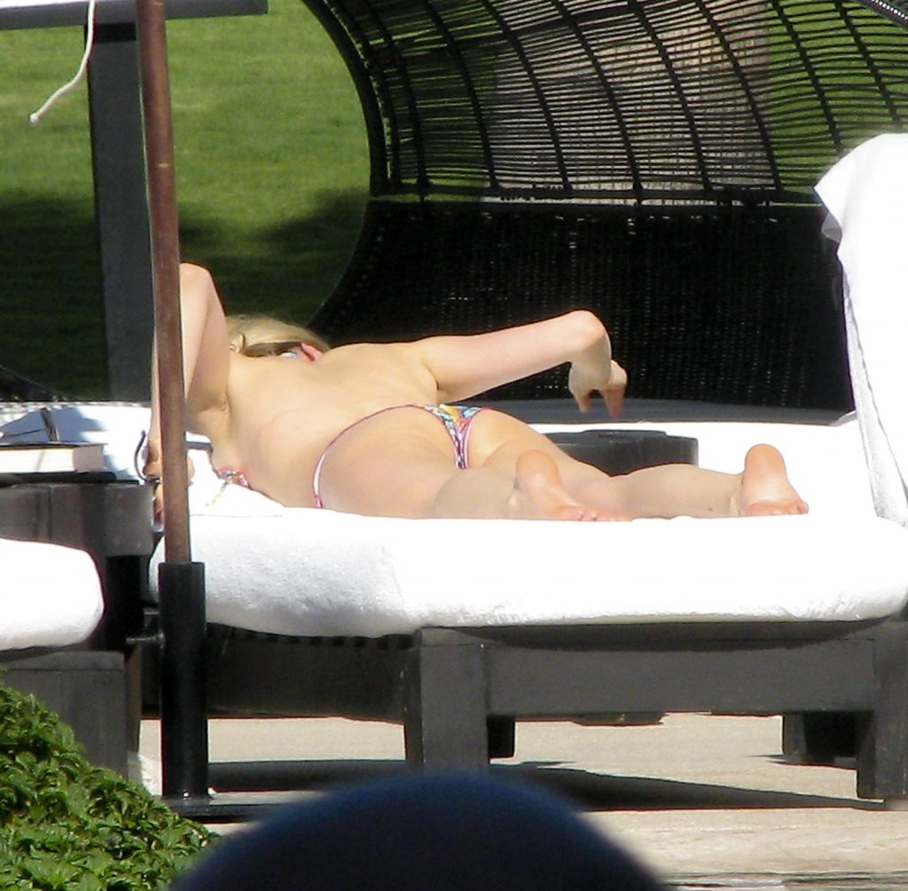Slim Blonde Kristin Cavallari Shows Her Juicy Ass in a Colorful Swimsuit gallery, pic 18