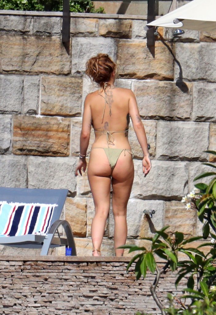 Rita Ora Flashing Her Arousing Bikini Body in a Skimpy Swimsuit gallery, pic 10