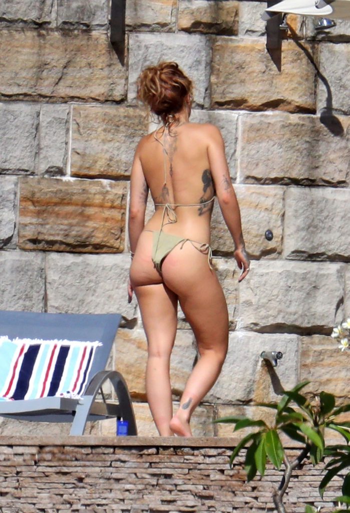 Rita Ora Flashing Her Arousing Bikini Body in a Skimpy Swimsuit gallery, pic 14