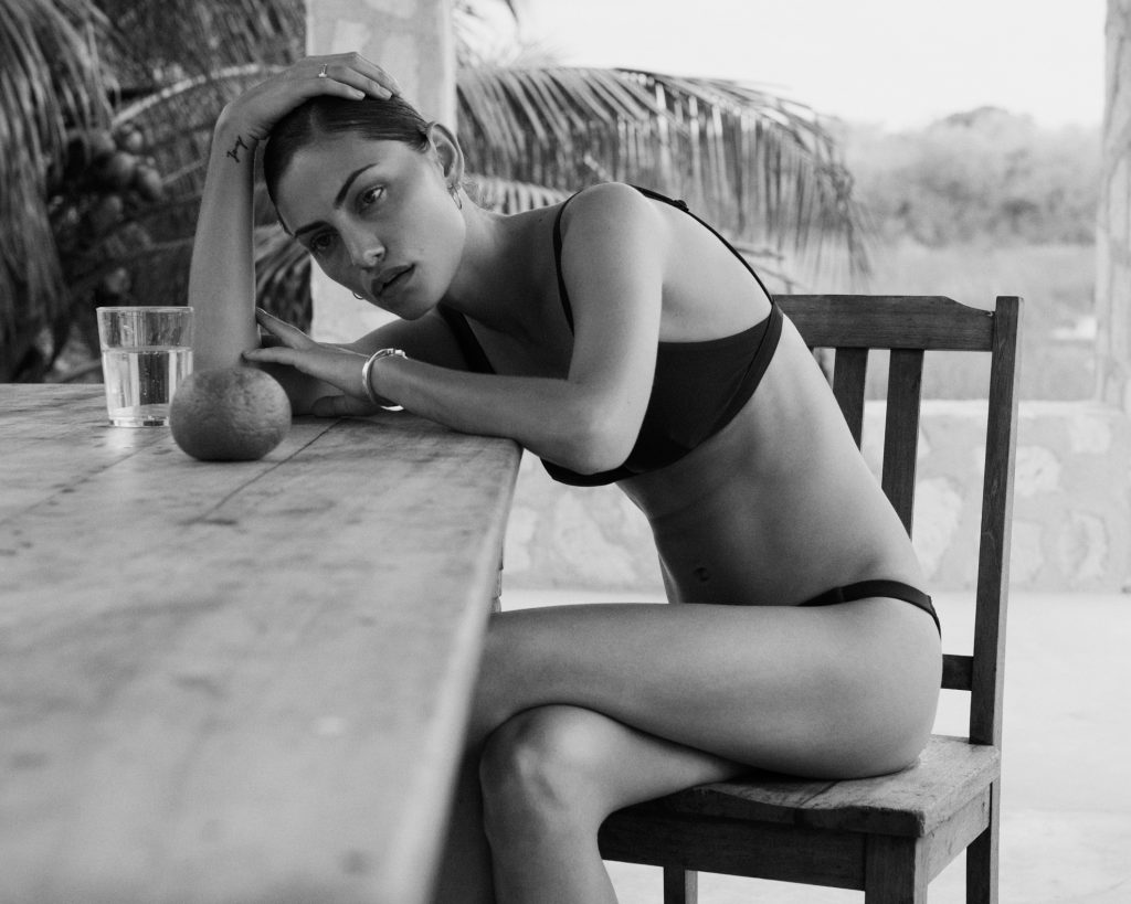 Sophisticated Phoebe Tonkin Flaunting Her Body in Sexy Swimwear gallery, pic 12