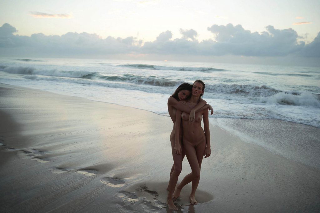 Nude Beauty Barbara Fialho Displaying Her Wet Body on the Beach gallery, pic 4