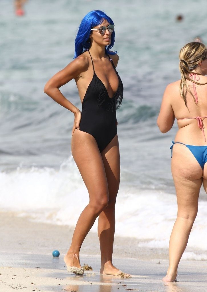 Hot Babe Raffaella Modugno Shows Her Ass in a Black Swimsuit gallery, pic 26