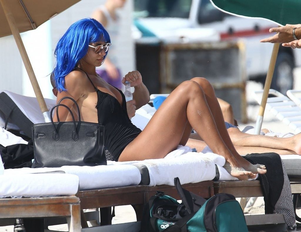 Hot Babe Raffaella Modugno Shows Her Ass in a Black Swimsuit gallery, pic 28
