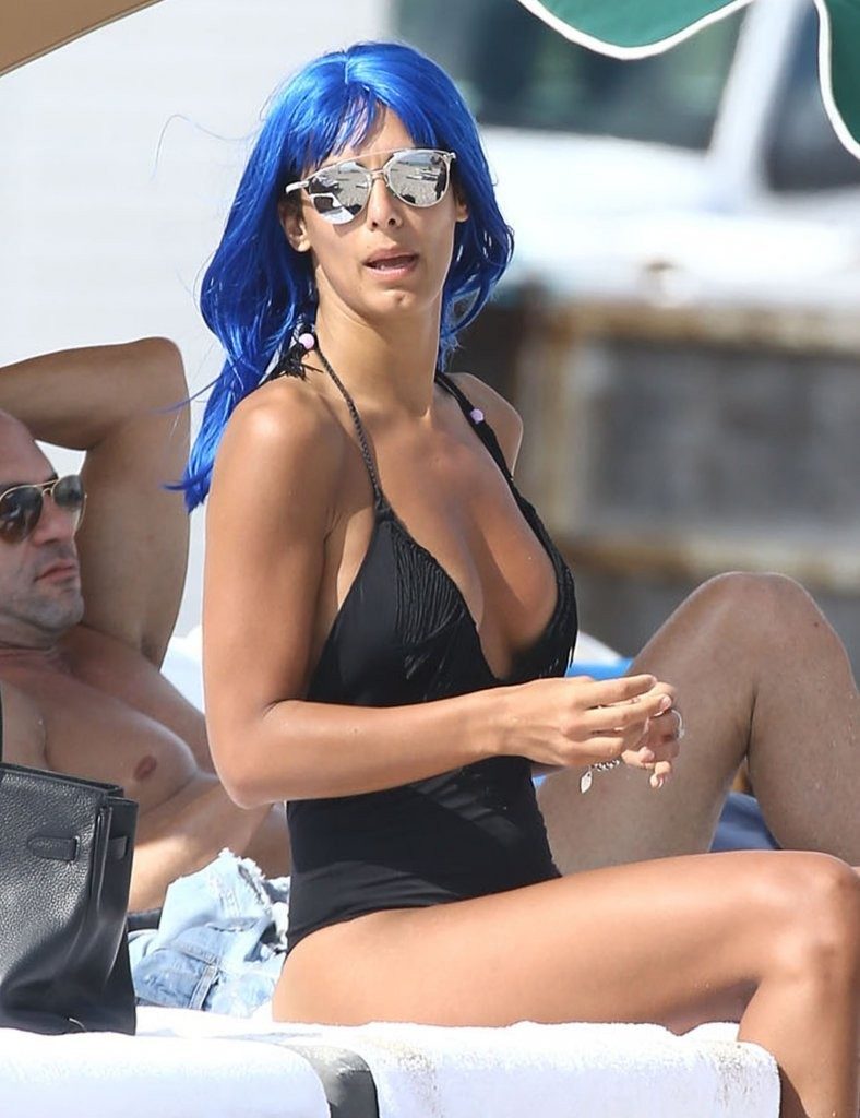 Hot Babe Raffaella Modugno Shows Her Ass in a Black Swimsuit gallery, pic 34