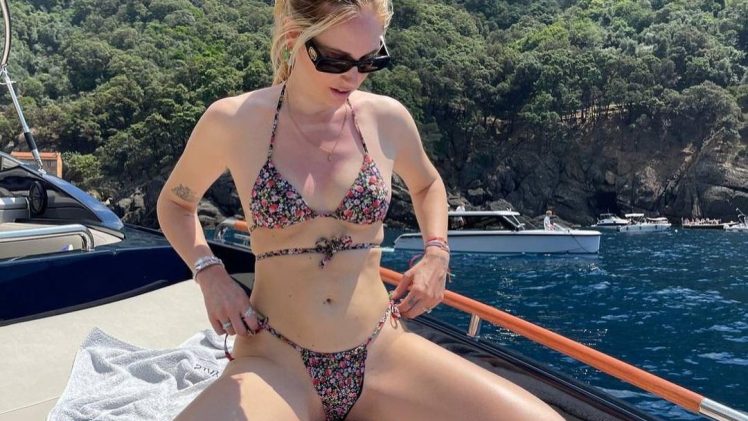 Big and Beautiful Gallery Focusing on Chiara Ferragni and Her Tight Physique