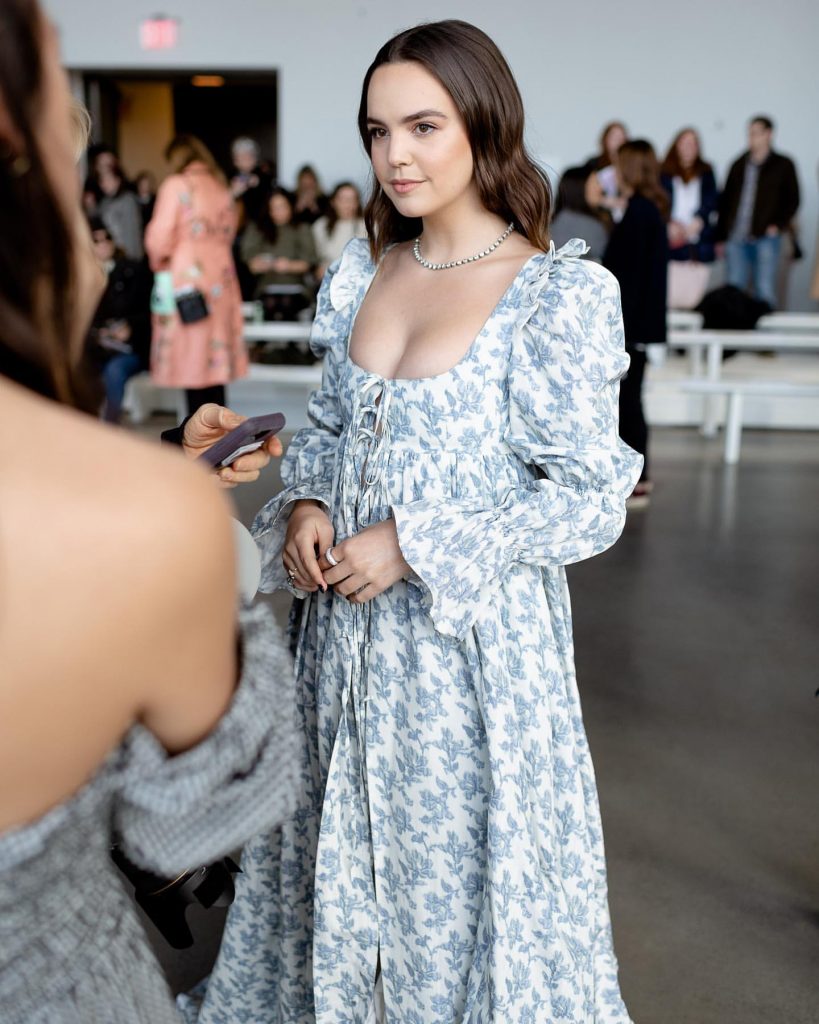 Graceful Beauty Bailee Madison Spotlights Her Boobies in High Quality gallery, pic 24