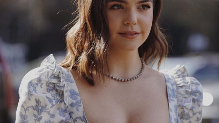 Graceful Beauty Bailee Madison Spotlights Her Boobies in High Quality