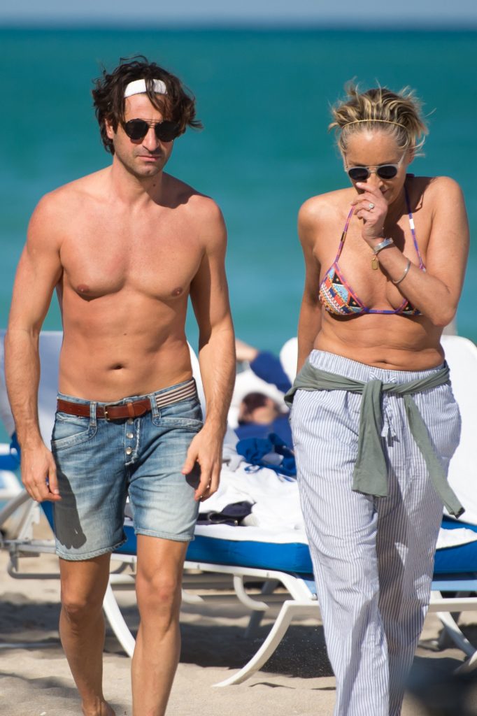 Smoldering Granny Sharon Stone Is Happy to Show Her Bikini Body gallery, pic 16