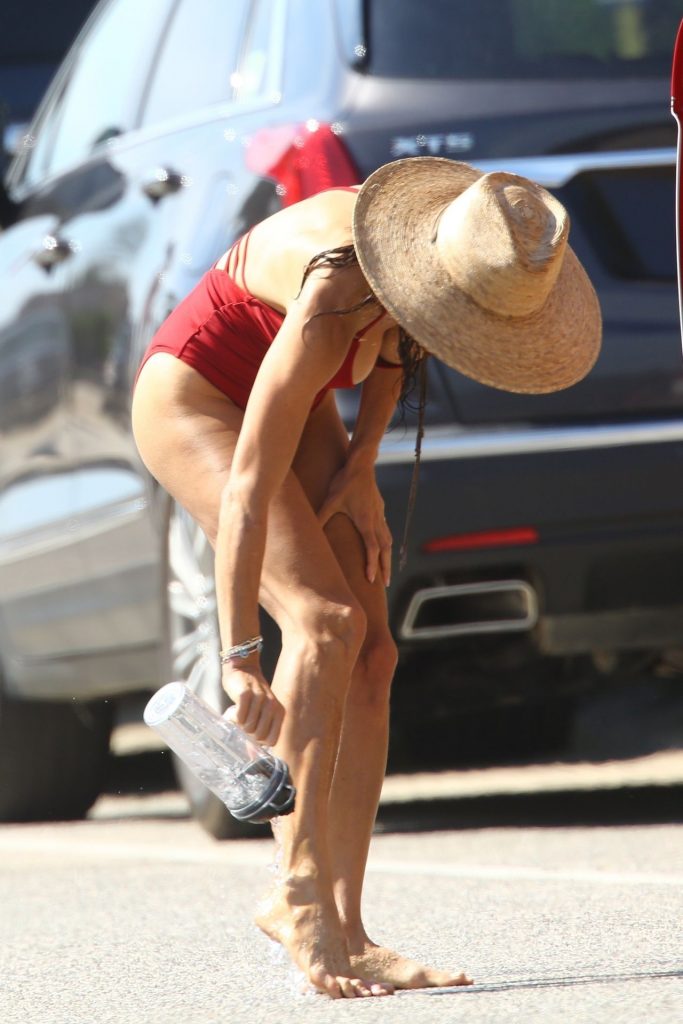 Aging Brunette Bethenny Frankel Revealing Her Long Legs in a Red One-Piece gallery, pic 2