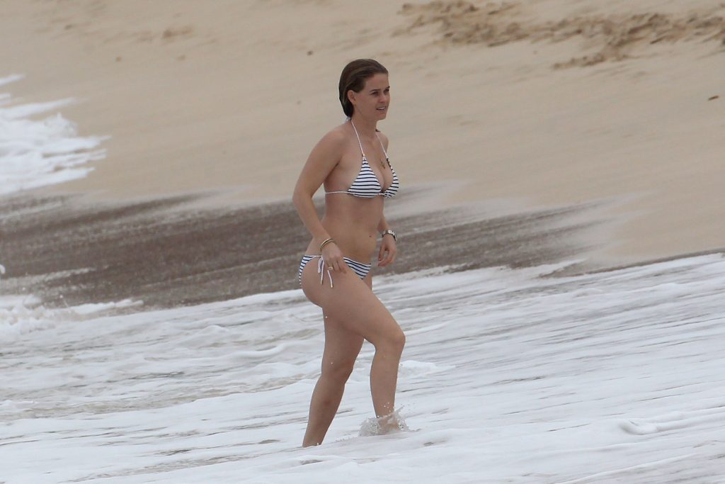 Alice Eve Bikini Pictures: Cheery Actress Shows Her Phenomenal Body gallery, pic 24