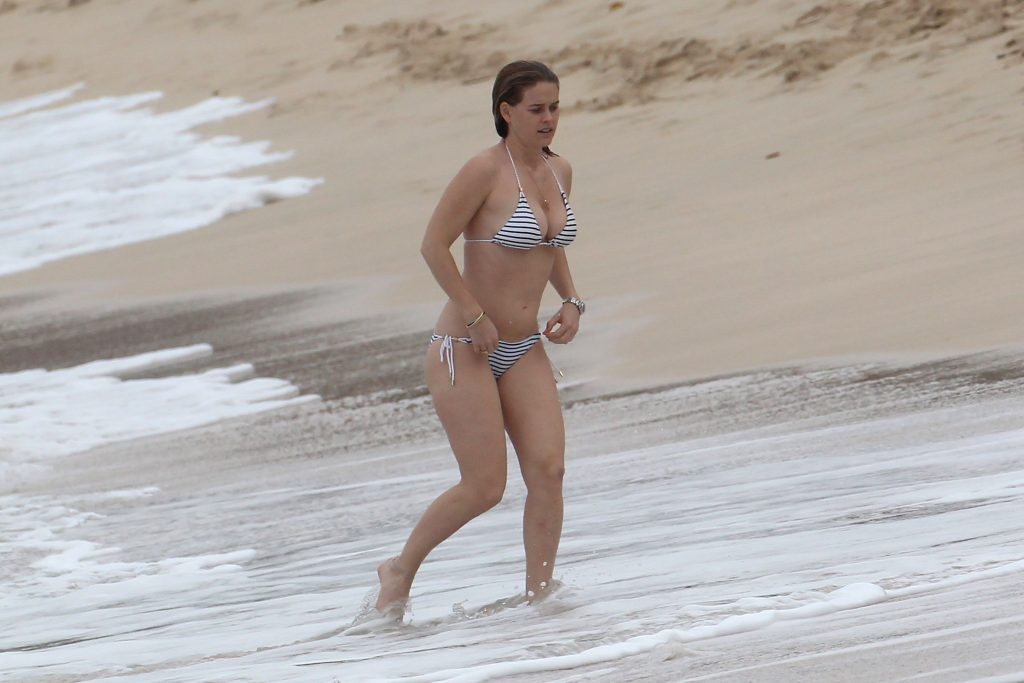 Alice Eve Bikini Pictures: Cheery Actress Shows Her Phenomenal Body gallery, pic 18