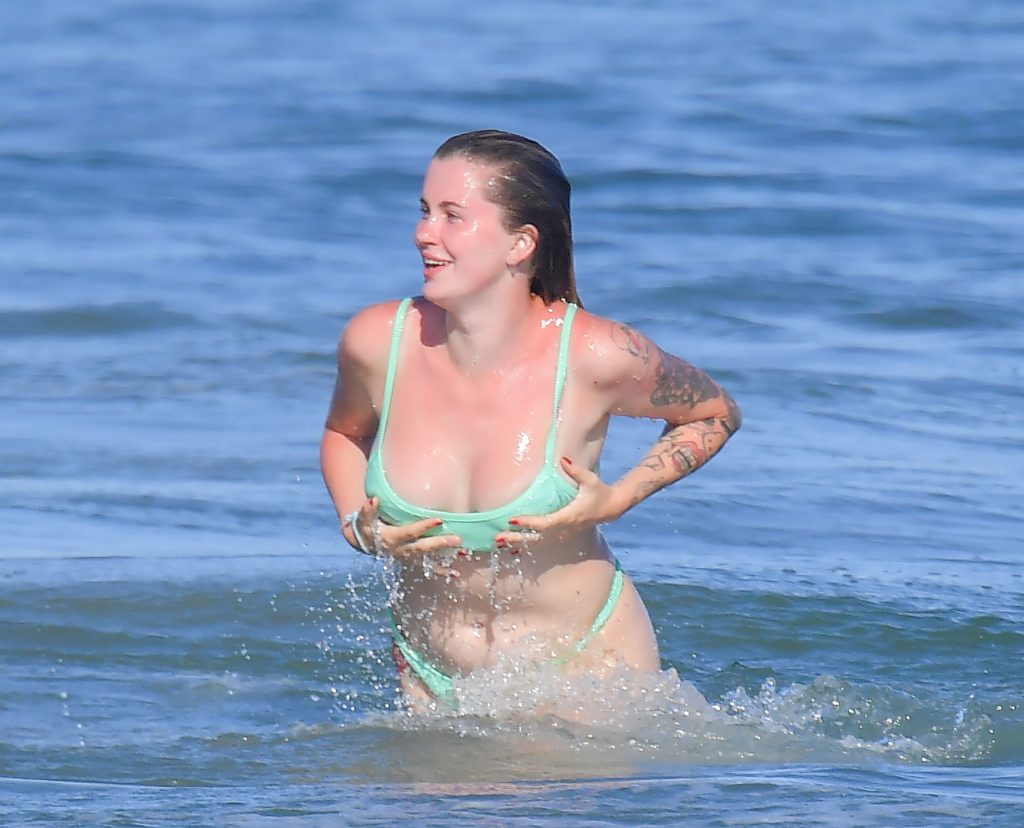 Perfectly Authentic Gallery Spotlighting Ireland Baldwin’s Thick-Ass Body, pic 28