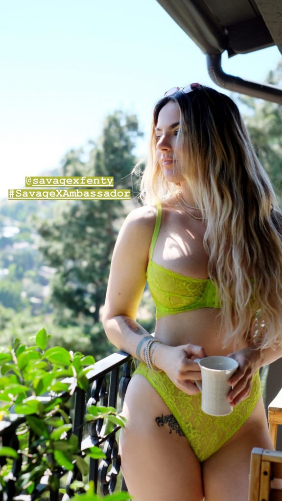 Bad Girl JoJo Levesque Showing Her Bikini Body and Slutting it Up As Well gallery, pic 16