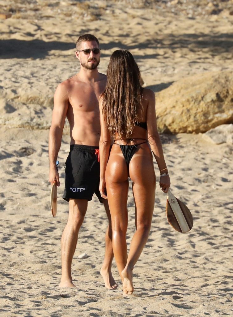 Tanned Brunette Izabel Goulart Shows Her Long Legs While Playing on the Beach gallery, pic 10