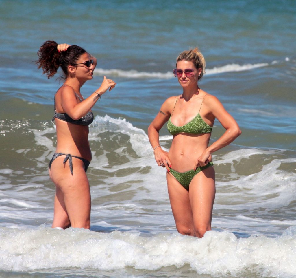 Michelle Hunziker Bikini Pictures – Blonde Shows Her Body in a Green Swimsuit gallery, pic 4