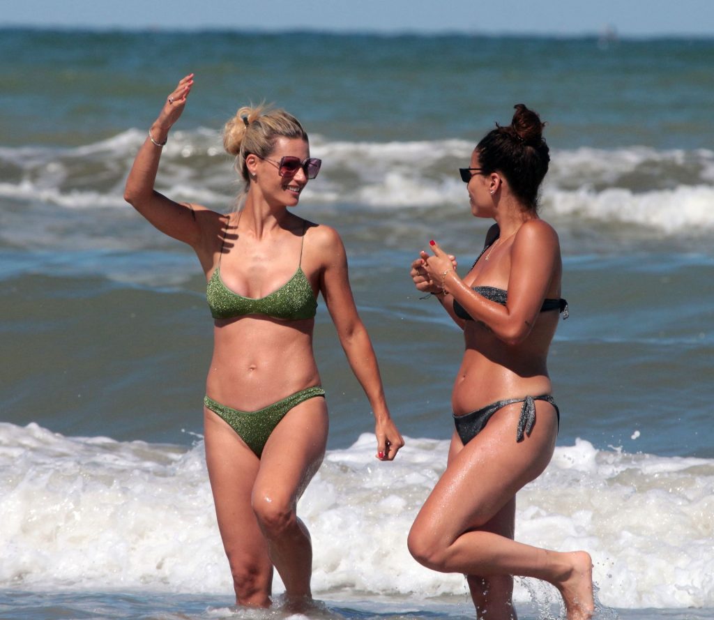 Michelle Hunziker Bikini Pictures – Blonde Shows Her Body in a Green Swimsuit gallery, pic 18