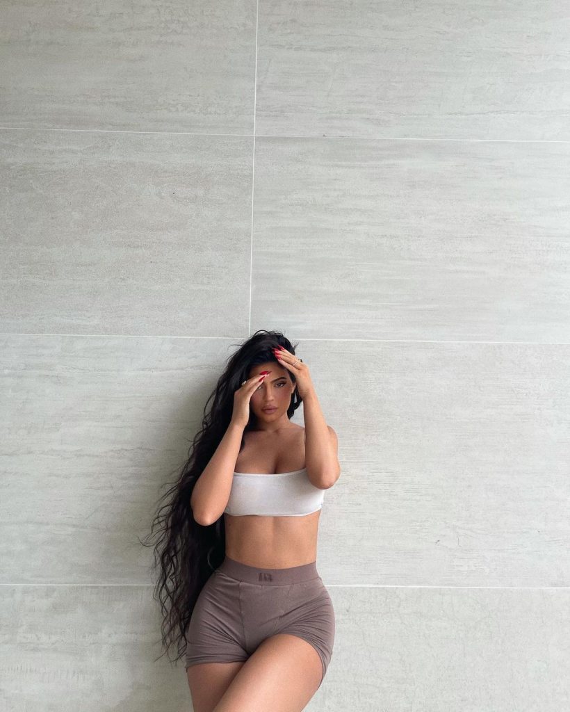 Assorted Collection of Kylie Jenner Pictures That Ooze Sexiness and Style gallery, pic 96