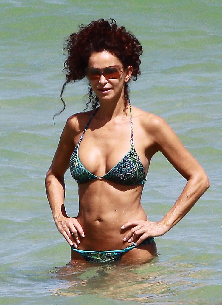 Slim Sofia Milos Looks Stunning in a Revealing Green Two-Piece Bikini gallery, pic 6