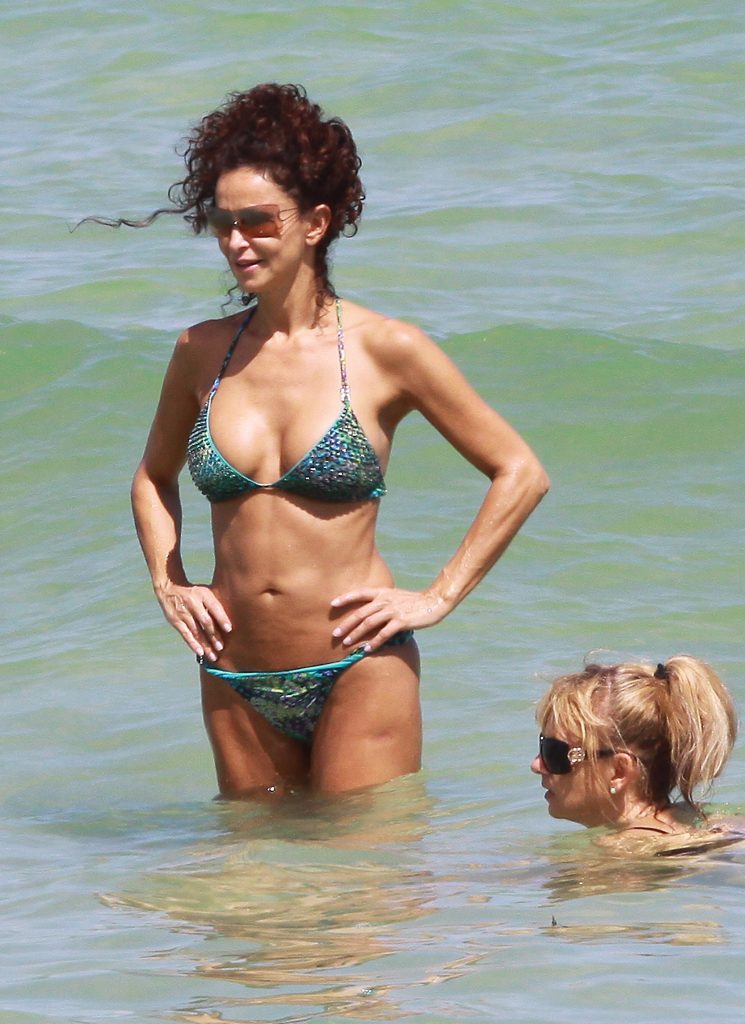 Slim Sofia Milos Looks Stunning in a Revealing Green Two-Piece Bikini gallery, pic 14