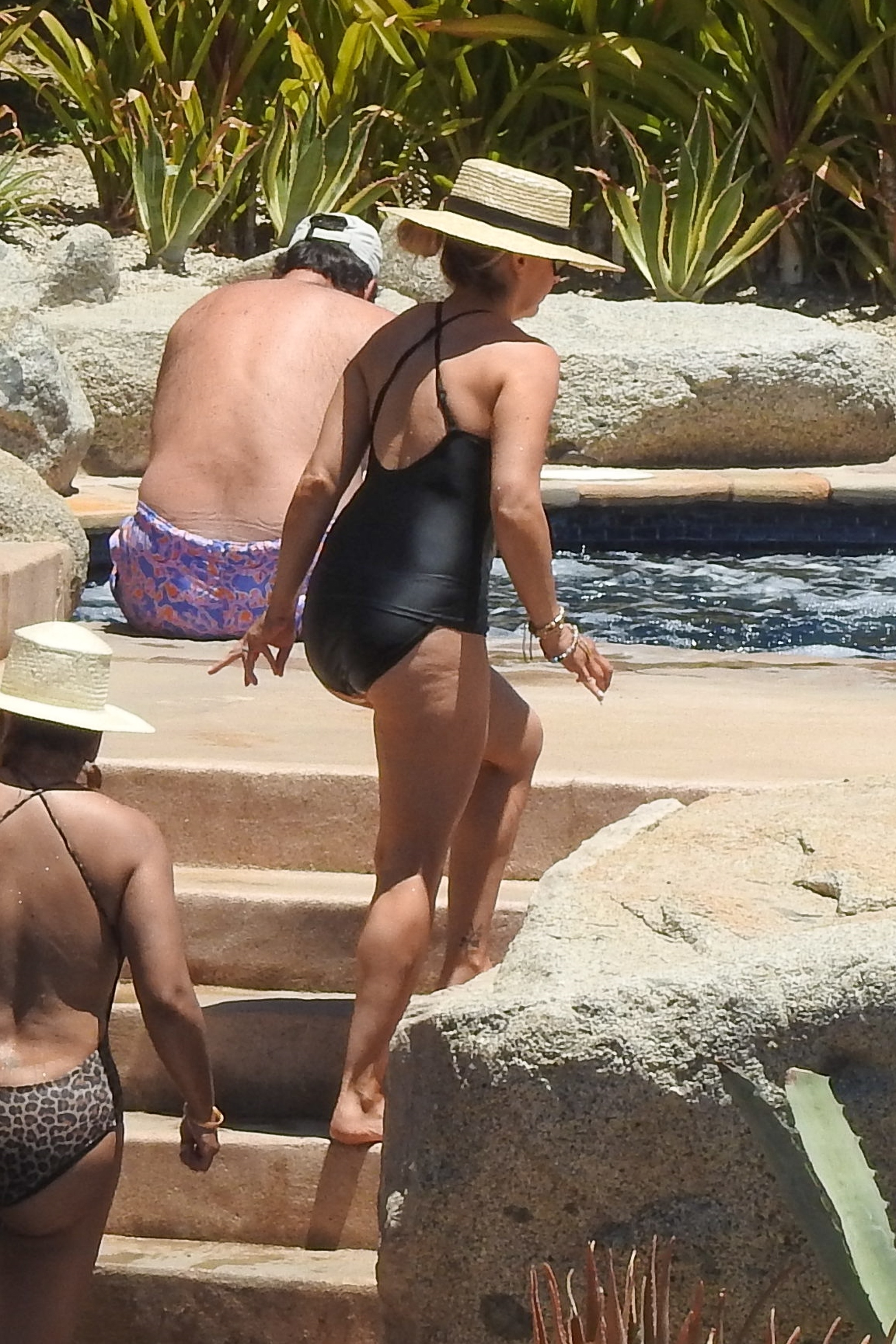 Stunning Sarah Michelle Gellar Shows Her Ass and Pointy Nips - The  Fappening!