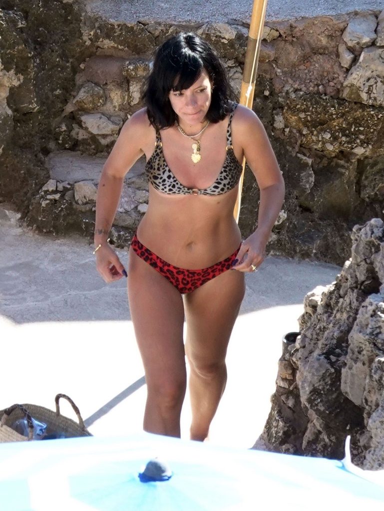 Bikini-Wearing Lily Allen is the Best Lily Allen: Hottest Swimsuit Pictures gallery, pic 4