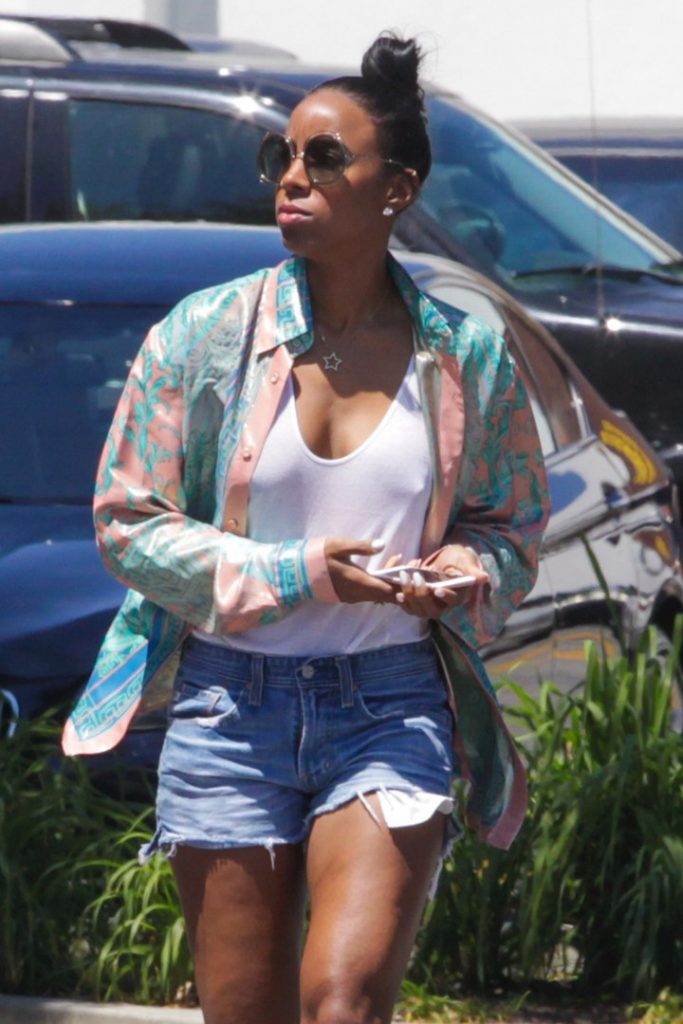 Kinky Kelly Rowland Shows Her Flawless Pokies In A Breezy White Top The Fappening 0496