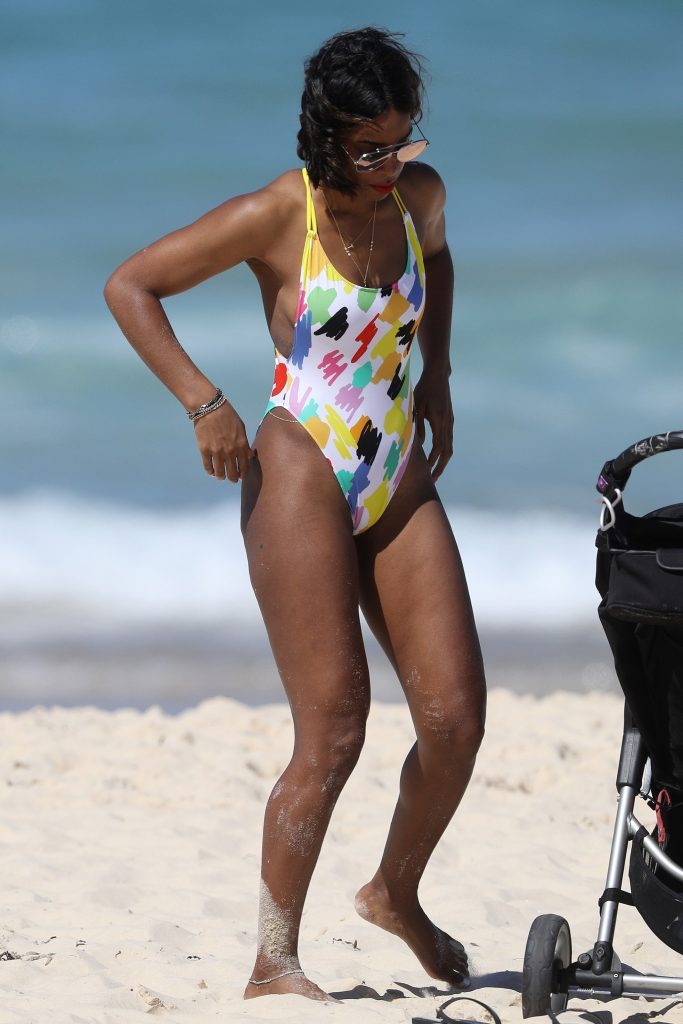Curvaceous Kelly Rowland Shows Her Meaty Ass and Gorgeous Sideboob gallery, pic 28