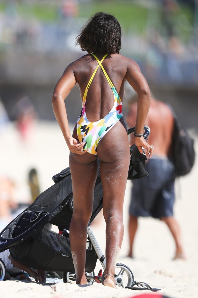 Curvaceous Kelly Rowland Shows Her Meaty Ass and Gorgeous Sideboob gallery, pic 54
