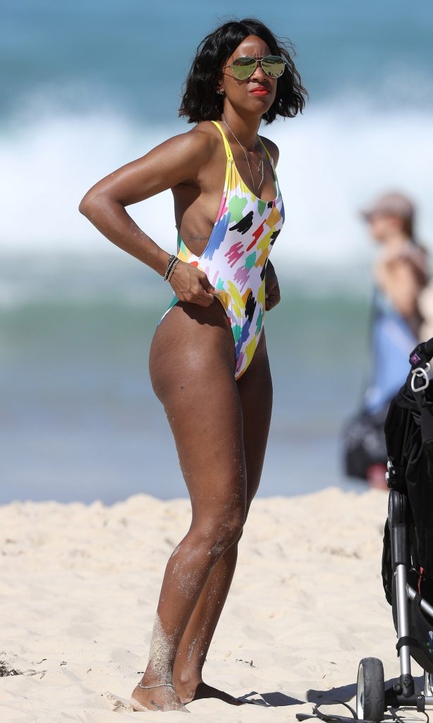 Curvaceous Kelly Rowland Shows Her Meaty Ass and Gorgeous Sideboob gallery, pic 12