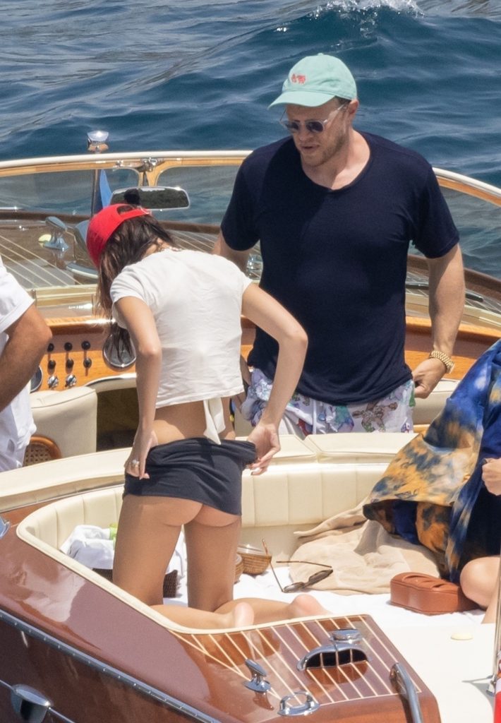 Perfect Brunette Emily Ratajkowski Shows Her Ass and Legs on a Yacht gallery, pic 6