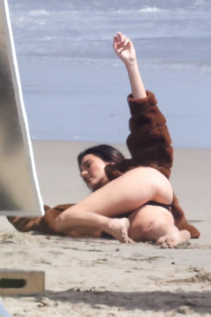 Smoldering Dark-Haired Hottie Kendall Jenner Shows Her Ass on the Beach gallery, pic 2