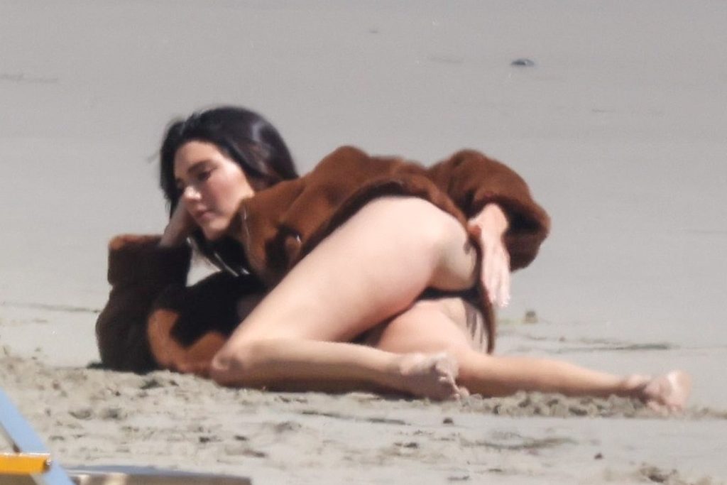 Smoldering Dark-Haired Hottie Kendall Jenner Shows Her Ass on the Beach gallery, pic 6