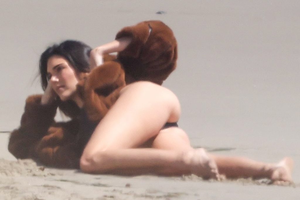 Smoldering Dark-Haired Hottie Kendall Jenner Shows Her Ass on the Beach gallery, pic 8