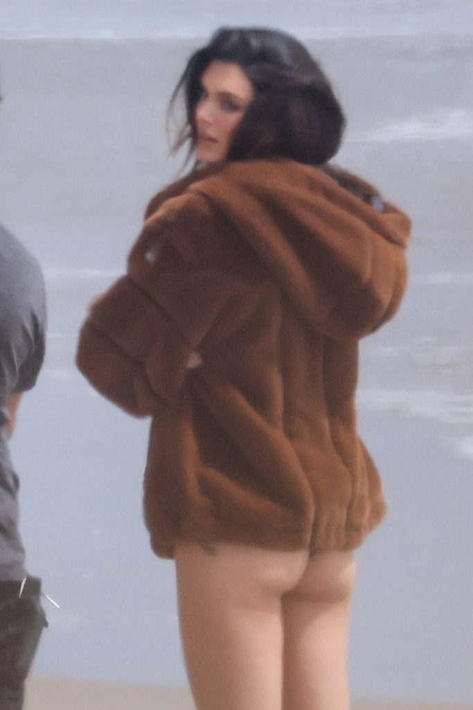 Smoldering Dark-Haired Hottie Kendall Jenner Shows Her Ass on the Beach gallery, pic 16